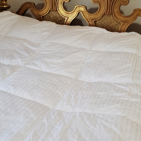 New Pottery Barn Down Alternative OEKO TEX Twin Size Heavy Comforter. - Picture 3 of 10